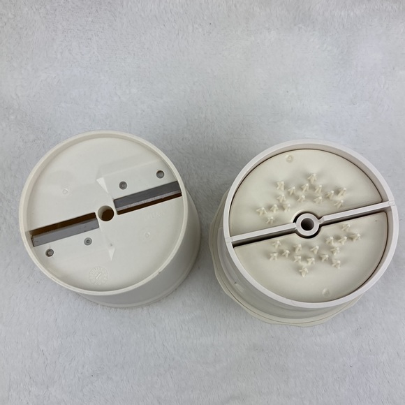 The Pampered Chef Spiral & Slice Fruit & Veggie Hand Held Slicer - Picture 7 of 12